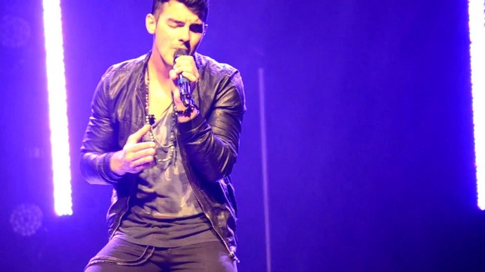 bscap0129 - Joe Jonas cries explaining song- Sorry 10 1 11