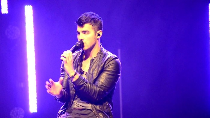 bscap0136 - Joe Jonas cries explaining song- Sorry 10 1 11