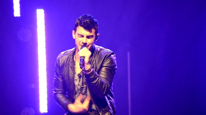 bscap0161 - Joe Jonas cries explaining song- Sorry 10 1 11