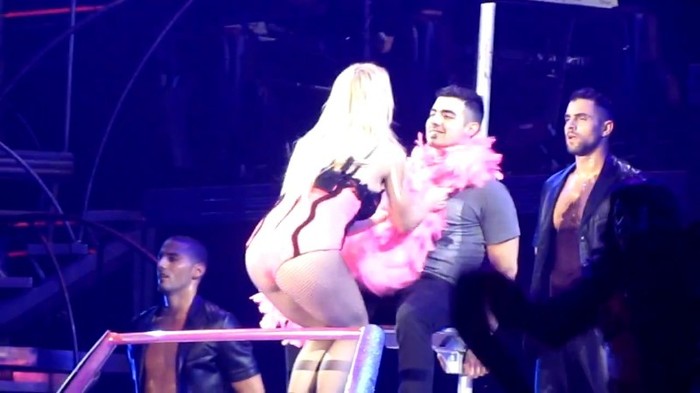 bscap0013 - Britney Spears gives Lap Dance to Joe Jonas in London