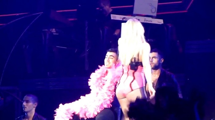 bscap0014 - Britney Spears gives Lap Dance to Joe Jonas in London