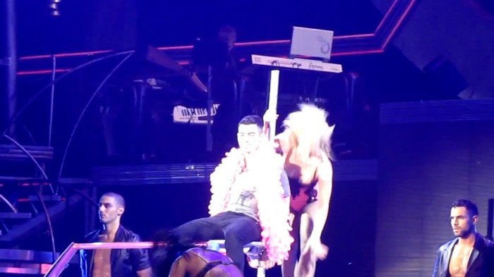 bscap0021 - Britney Spears gives Lap Dance to Joe Jonas in London