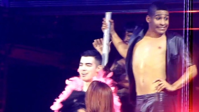 bscap0036 - Britney Spears gives Lap Dance to Joe Jonas in London