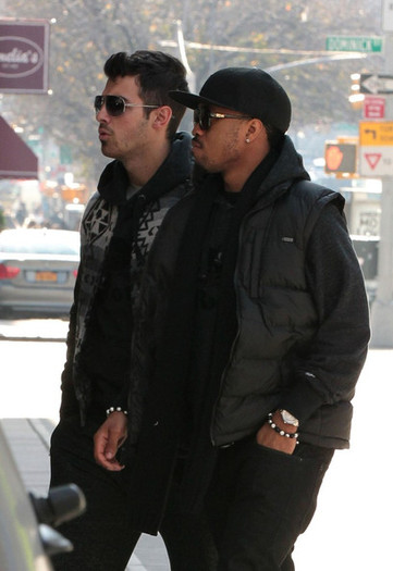 Joe+Jonas+Joe+Jonas+Out+Soho+_BjgjZls7K_l