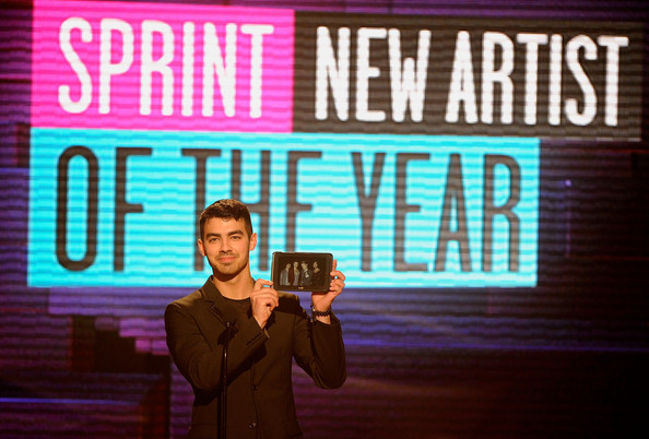 Joe+Jonas+2011+American+Music+Awards+Show+wM9qHf4K00bl - 2011 American Music Awards - Show