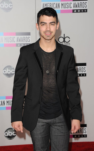 Joe+Jonas+2011+American+Music+Awards+Arrivals+08QaBtn-Rahl