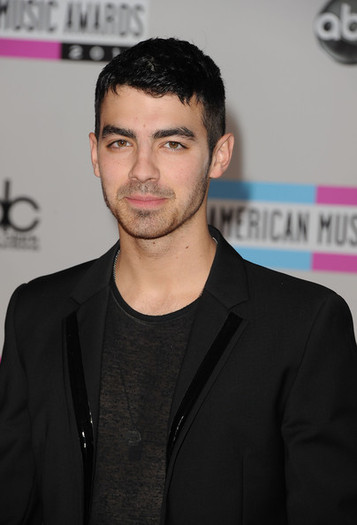 Joe+Jonas+2011+American+Music+Awards+Arrivals+kyFOSukQkcol - 2011 American Music Awards - Arrivals 2