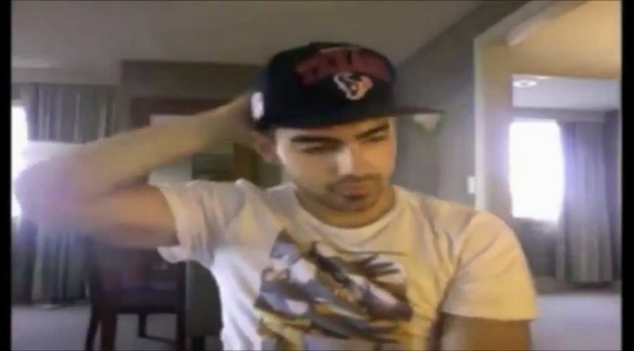 bscap0002 - Joe Jonas Talks About One Direction