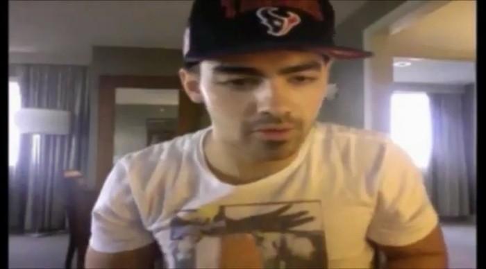 bscap0005 - Joe Jonas Talks About One Direction