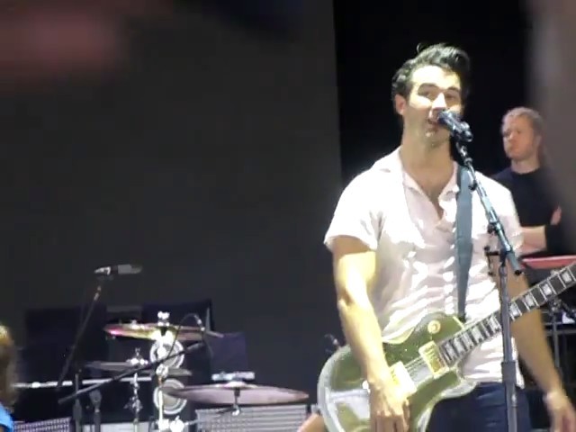 bscap0036 - Jonas Brothers - Year 3000 - Chicago IL - Soundcheck - Opening Night 8 7 10