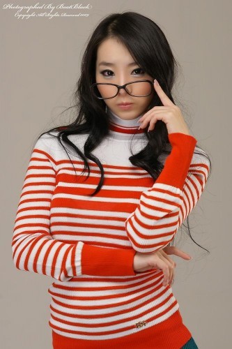 seo-yoo-jin-glasses-01-333x500 - Seo You Jin