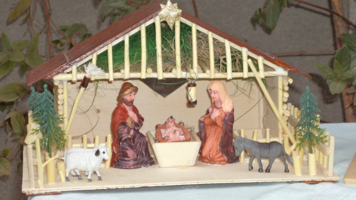 Iosif si Maria in grajd - Artizanat din lemn