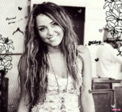 54864779_CJTMVZJ2 - Gasiti litera e mic