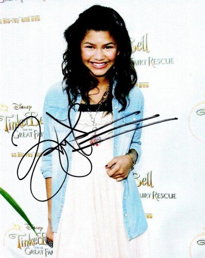 zendaya-autograph-500x630
