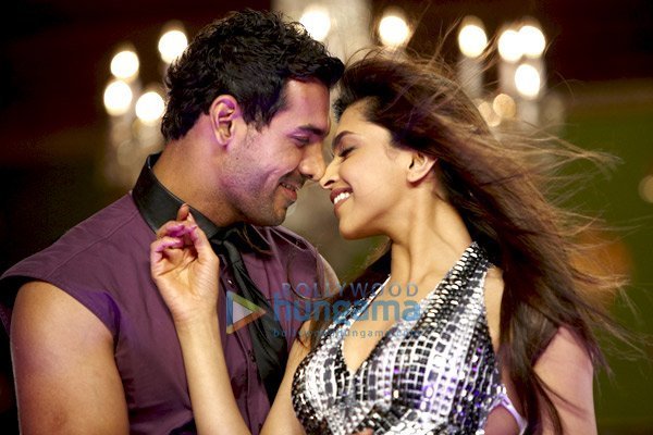 51207127_WKVTUCPZP[1] - Desi Boyz-Deepika Padukone