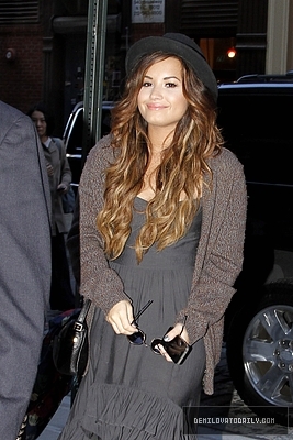 Demi (3) - Demi - September 19 - Arriving at her Manhattan Hotel in New York