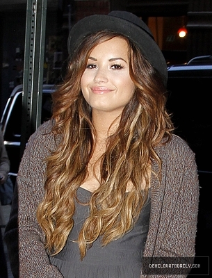 Demi (4) - Demi - September 19 - Arriving at her Manhattan Hotel in New York