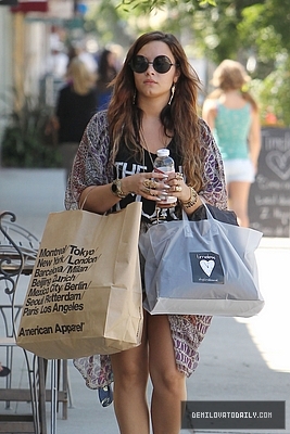 Demi (4) - Demi - September 2 - Shopping in Los Angeles CA
