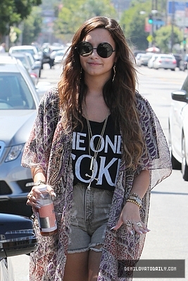 Demi (5) - Demi - September 2 - Shopping in Los Angeles CA