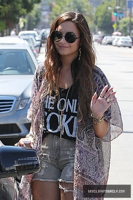 Demi (9) - Demi - September 2 - Shopping in Los Angeles CA