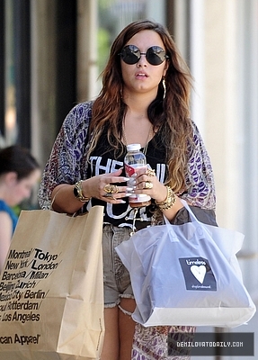 Demi (10) - Demi - September 2 - Shopping in Los Angeles CA