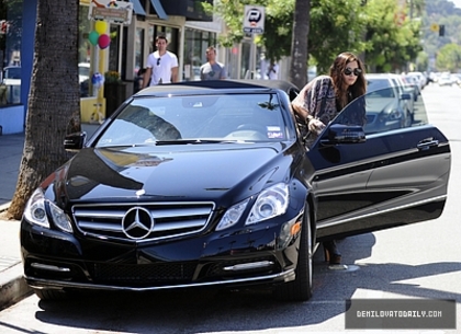 Demi (24) - Demi - September 2 - Shopping in Los Angeles CA