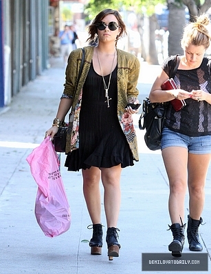 Demi (22) - Demi - August 30 - Runs errands in Sherman Oaks CA