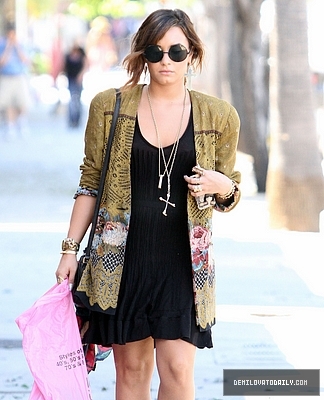 Demi (23) - Demi - August 30 - Runs errands in Sherman Oaks CA