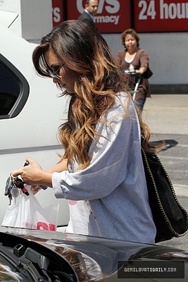 Demi (8) - Demi - August 20 - Stops by a CVS pharmacy in Los Angeles CA