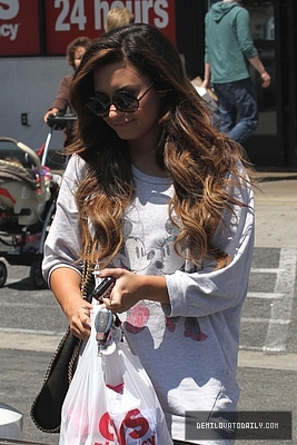 Demi (9) - Demi - August 20 - Stops by a CVS pharmacy in Los Angeles CA