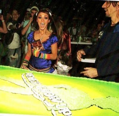 Aniversario da anahí no dia 13 de maio por causa da Antecipação que anahí quis fazer pois seu aniver - 1- Aniversarios de Anahi-1