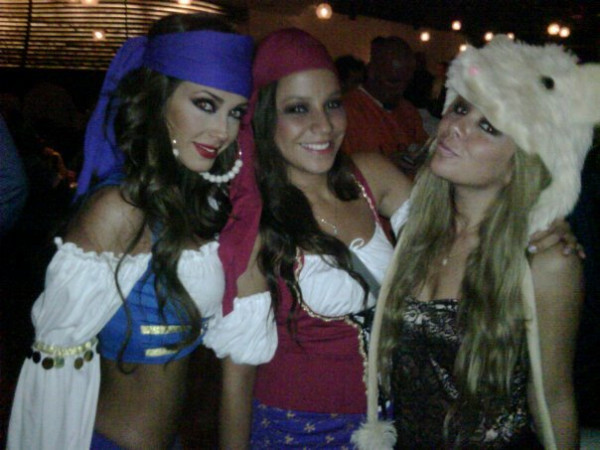 Halloween 2011... - 1-Anahi e amigos-1