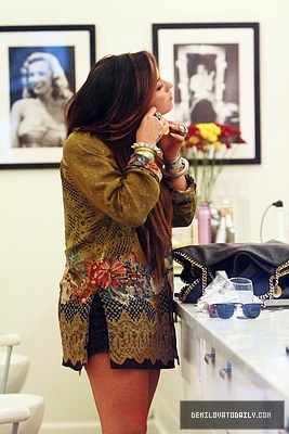 Demi (1) - Demi - August 2 - Getting her hair done at a salon in Los Angeles CA