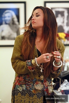 Demi (2) - Demi - August 2 - Getting her hair done at a salon in Los Angeles CA