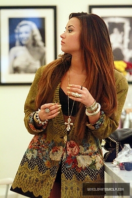 Demi (3) - Demi - August 2 - Getting her hair done at a salon in Los Angeles CA