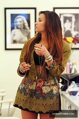 Demi (4) - Demi - August 2 - Getting her hair done at a salon in Los Angeles CA