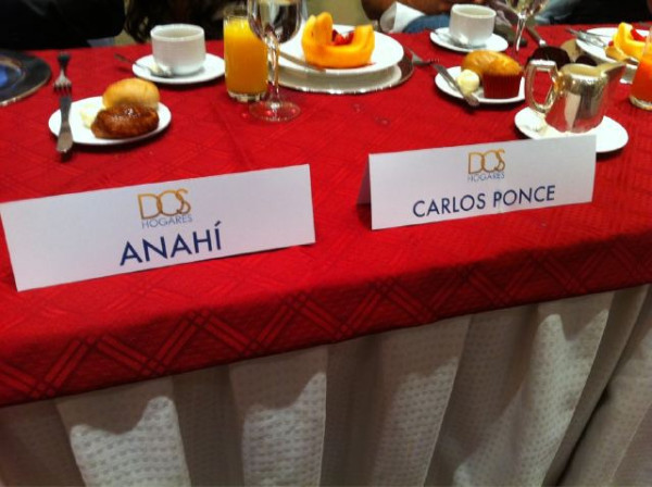 #Foto Anahí en la presentacion del elenco de @DosHogares ;