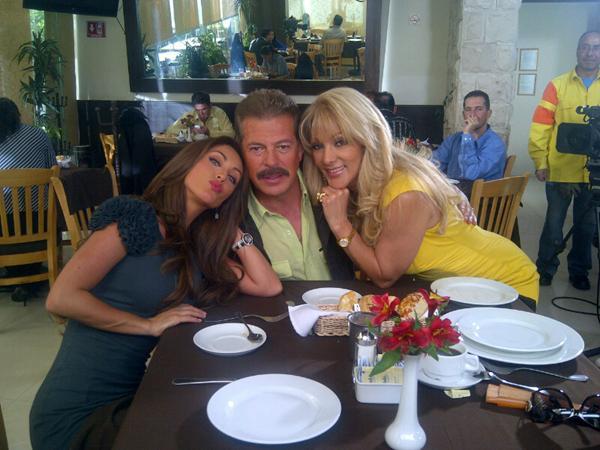 Anahi gravando a novela Dos Hogares