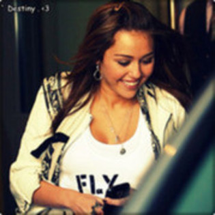 54864807_PTPMIKO2 - Versuri-Miley Cyrus True Friends in romana