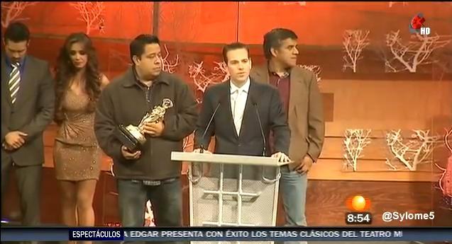 61850279031221600030 - 0 Any y Jose Ron entregan reconocimiento en la gran celebration de Televisa