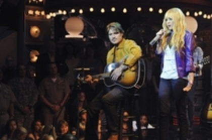 19796965_GJXEMIZCR - hannah montana