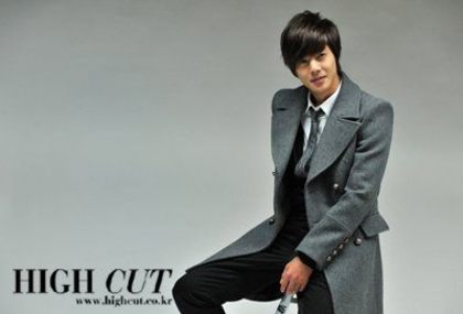 150083_132726060117285_127488633974361_187455_380246_n - kim hiun joong