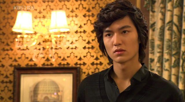 223509_220378287978592_149605571722531_1053210_609774_n - Boys over flowers