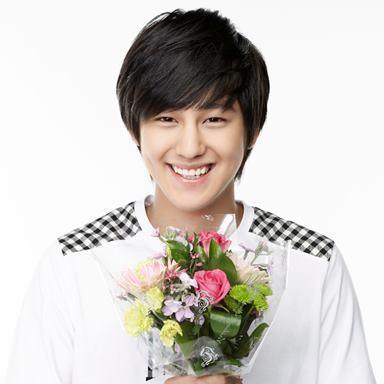 270186_159389284133689_132512810154670_369692_3350415_n - Boys over flowers