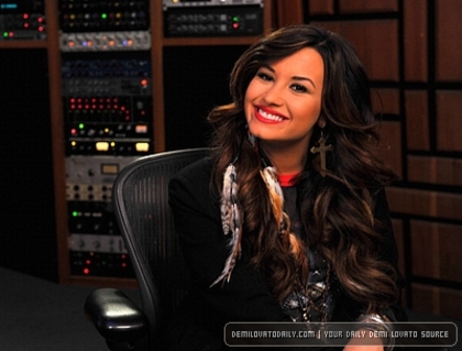 Demi - Demi - July 21 - Live Chat at Cambio Studios