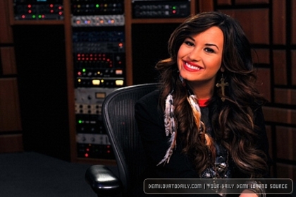 Demi (1) - Demi - July 21 - Live Chat at Cambio Studios