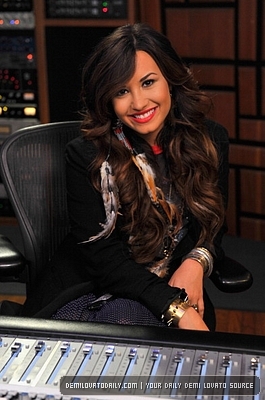 Demi (4) - Demi - July 21 - Live Chat at Cambio Studios