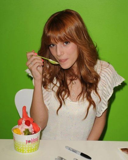 180761_184647508237189_119669298068344_390943_8131720_n - Bella Thorne