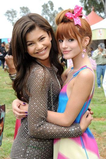 251742_208950862473520_119669298068344_530251_6118290_n (1) - Bella Thorne