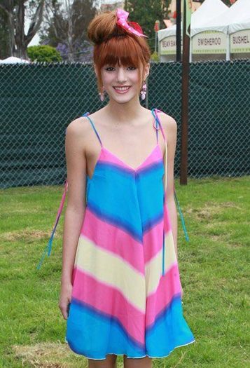 260175_208969259138347_119669298068344_530386_17207_n - Bella Thorne